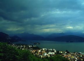 Lago Maggiore. Veduta di Stresa, meta turistica molto frequentata.De Agostini Picture Library/A. Vergani