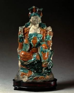 Ming. Scultura rappresentante il bodhisattva Kuan-Yin, in grÃ¨s invetriato.De Agostini Picture Library / A. De Gregorio