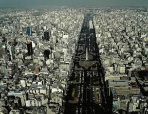 Buenos Aires. Veduta aerea del centro con l'Avenida 9 de Julio.De Agostini Picture Library/Pubbliaerfoto