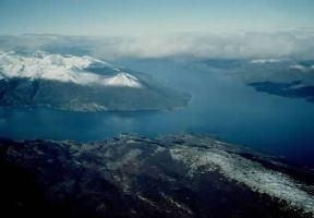 Cile. Veduta aerea del canale di Beagle e della baia Yendegaya nella costa cilena della Terra del Fuoco.Pubbli Aer Foto