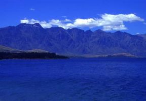 Nuova Zelanda . Il lago Wakatipu dominato dalle Remarkable Ranges, nell'Isola del Sud.De Agostini Picture Library/N. Cirani