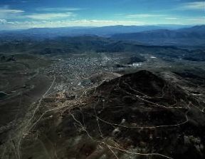 PotosÃ­. Veduta aerea della cittÃ  boliviana.De Agostini Picture Library/Pubbliaerfoto