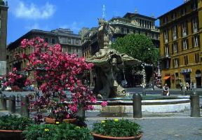 Roma. La fontana del Tritone del Bernini, in piazza Barberini.De Agostini Picture Library / A. De Gregorio