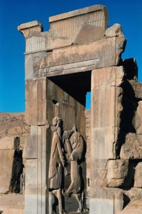 Achemenidi. Bassorilievo raffigurante Serse nella sala delle Cento Colonne a Persepoli.De Agostini Picture Library/N. Cirani
