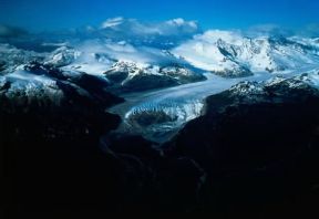 Ande. La Cordigliera Darwin, in Cile, con veduta del ghiacciaio.De Agostini Picture Library/ Pubbli Aer Foto