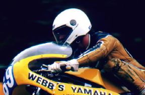 Casco indossato da un corridore durante una gara motociclistica.De Agostini Picture Library/G. Wright