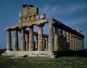 Paestum . Il tempio di Cerere (510-500 a. C.).De Agostini Picture Library/G. Dagli Orti