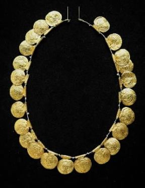 Collana etrusca in oro, sec. VI a. C. (Firenze, Museo Archeologico).De Agostini Picture Library / G. Nimatallah