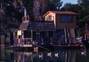 House-boat in California.De Agostini Picture Library / G. SioÃ«n