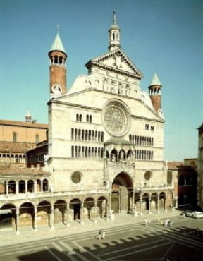 Italia . La facciata romanica del duomo di Cremona.De Agostini Picture Library