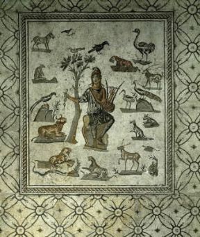 Orfeo raffigurato in un mosaico romano mentre suona la lira (Palermo, Museo Archeologico).De Agostini Picture Library
