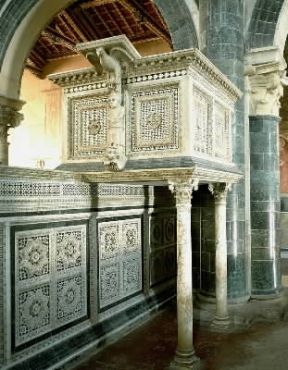 Pulpito a incrostazione marmorea (sec. XIII) nella chiesa di S. Miniato al Monte a Firenze.De Agostini Picture Library/G. Nimatallah
