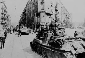 Carro. L'unitÃ  cingolata russa entra a Berlino nel 1945.De Agostini Picture Library