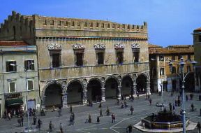 Pesaro. Il Palazzo Ducale affacciato su piazza del Popolo.De Agostini Picture Library/Titus