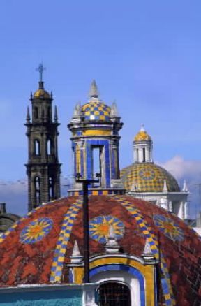 Puebla. Una delle numerose cupole che caratterizzano la cittÃ  messicana.De Agostini Picture Library/S. Gutierrez