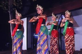 Danza . Danzatrici thailandesi a Chiang Mai.De Agostini Picture Library/C. Sappa