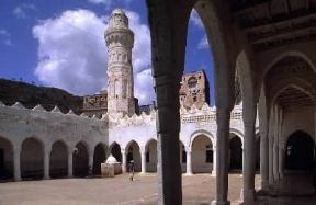 Yemen. La corte interna della moschea di Arwa bint Ahmad a Jiblah.De Agostini Picture Library/L. Romano