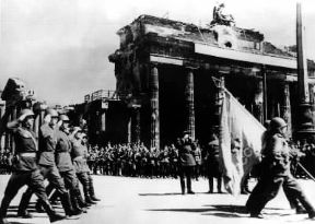 Battaglia di Berlino . Entrata delle truppe sovietiche durante la II guerra mondiale (1945).De Agostini Picture Library