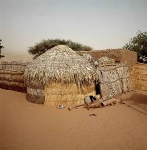Capanna a pianta circolare con tetto conico, in Niger.De Agostini Picture Library/Jaccod
