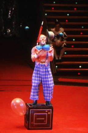 Circo. Un numero di un clown.De Agostini Picture Library/V. Rudko