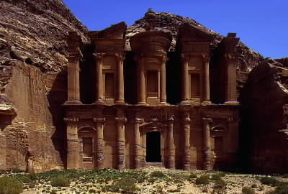 Petra. La facciata articolata su due piani di El-Deir.De Agostini Picture Library/C. Sappa