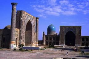 Uzbekistan. Veduta della piazza Rigistan a Samarcanda.De Agostini Picture Library/J. E. Schurr