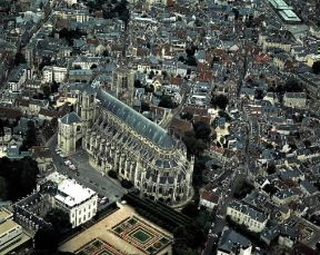 Gotico. Veduta della cattedrale di S.-Ãˆtienne a Bourges.De Agostini Picture Library / Pubbliaerfoto