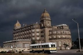 Uruguay. Il Park Hotel Carrasco a Montevideo. Il Paese Ã¨ favorito da un clima molto mite.De Agostini Picture Library/S. Gutierrez