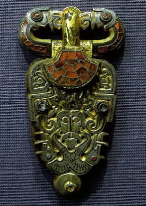 Vichingo. Fibula in argento, oro e pietre preziose proveniente da Admark (Oslo, Historisk Museum).De Agostini Picture Library/A. Dagli Orti