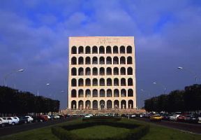 Roma. Il Palazzo della CiviltÃ  e del Lavoro all'EUR.De Agostini Picture Library / W. Buss