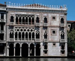 Balaustrata. Facciata della CÃ  d'Oro di Venezia, in stile gotico fiorito del 1440.De Agostini Picture Library/G. Dagli Orti