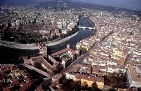 Adige. Veduta di Verona con il Castelvecchio.De Agostini Picture Library/U. Colnago