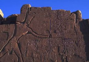 El-Karnak. Particolare della decorazione di un pilone.De Agostini Picture Library/G. SioÃ«n