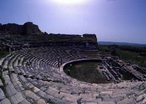 Mileto. Il teatro romano, ricostruito nel sec. II d. C., sorgeva vicino al porto.De Agostini Picture Library/G. SioÃ«n