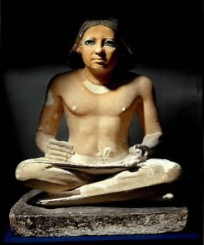 Egitto . Lo scriba, statua in calcare dipinto proveniente da SaqqÃ¢ra. De Agostini Picture Library/A. Dagli Orti