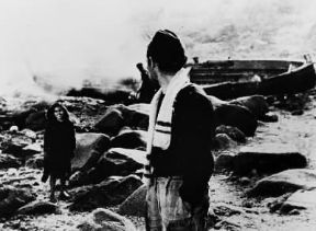Luchino Visconti. Un fotogramma del film La terra trema (1948).De Agostini Picture Library