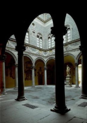 Palazzo . Patio del palazzo Medici-Riccardi.De Agostini Picture Library/G. Nimatallah