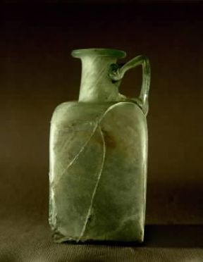 Roma. Bottiglia in vetro verde (Bolzano, Museo Civico).De Agostini Picture Library / A. Dagli Orti