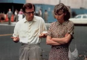 Woody Allen e Mia Farrow in una scena tratta da Hannah e le sue sorelle(1986).De Agostini Picture Library