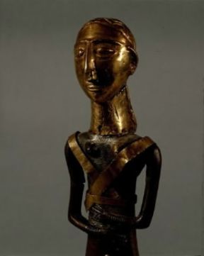 Ittiti . Statuetta-amuleto d'oro e d'argento raffigurante una divinitÃ  (2100 a. C. ca.; Ankara, Museo Archeologico).De Agostini Picture Library/Ara Guler