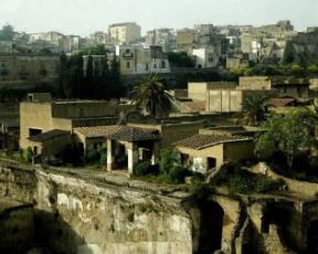 Italia . Veduta degli scavi di Ercolano.De Agostini Picture Library/G. Dagli Orti