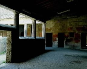 Peristilio. Scorcio del cortile porticato nella Villa dei Misteri a Pompei.De Agostini Picture Library/G. Dagli Orti