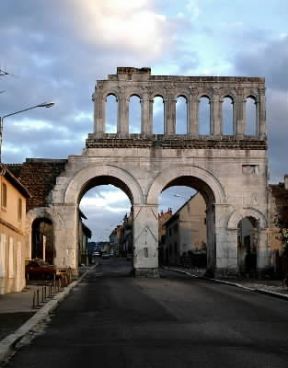 Gallia. La porta di Arroux ad Autun, in Borgogna.De Agostini Picture Library/G. Dagli Orti