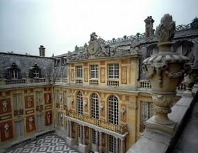 Palazzo . Particolare del cortile della reggia di Versailles.De Agostini Picture Library/G. Dagli Orti