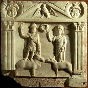 Giunone. Edicola di calcare con Giove e Giunone.De Agostini Picture Library / E. Lessing