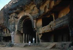 Andhra. Facciata della grotta del Chaitya a Bhaja.De Agostini Picture Library/G. Nimatallah