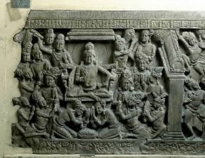 Bodhisattva nel paradiso Tushita; particolare di un bassorilievo indiano su architrave del sec. II d.C. (Calcutta, Indian Museum).De Agostini Picture Library/G.Nimatallah