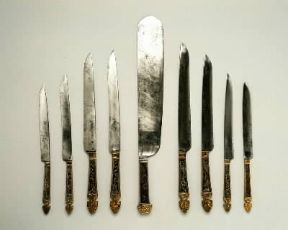 Coltello. Serie di coltelli di fattura lombarda del sec. XVI.De Agostini Picture Library / C. Cigolini