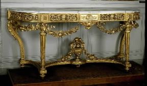 Console in legno dorato del sec. XIX in stile Luigi XVI.De Agostini Picture Library / J.M. Zuber