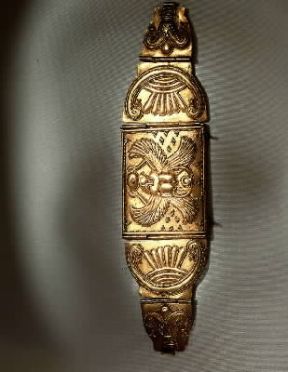 Sardegna. Reperto fenicio: bracciale in oro con scarabeo alato.De Agostini Picture Library / A. Dagli Orti